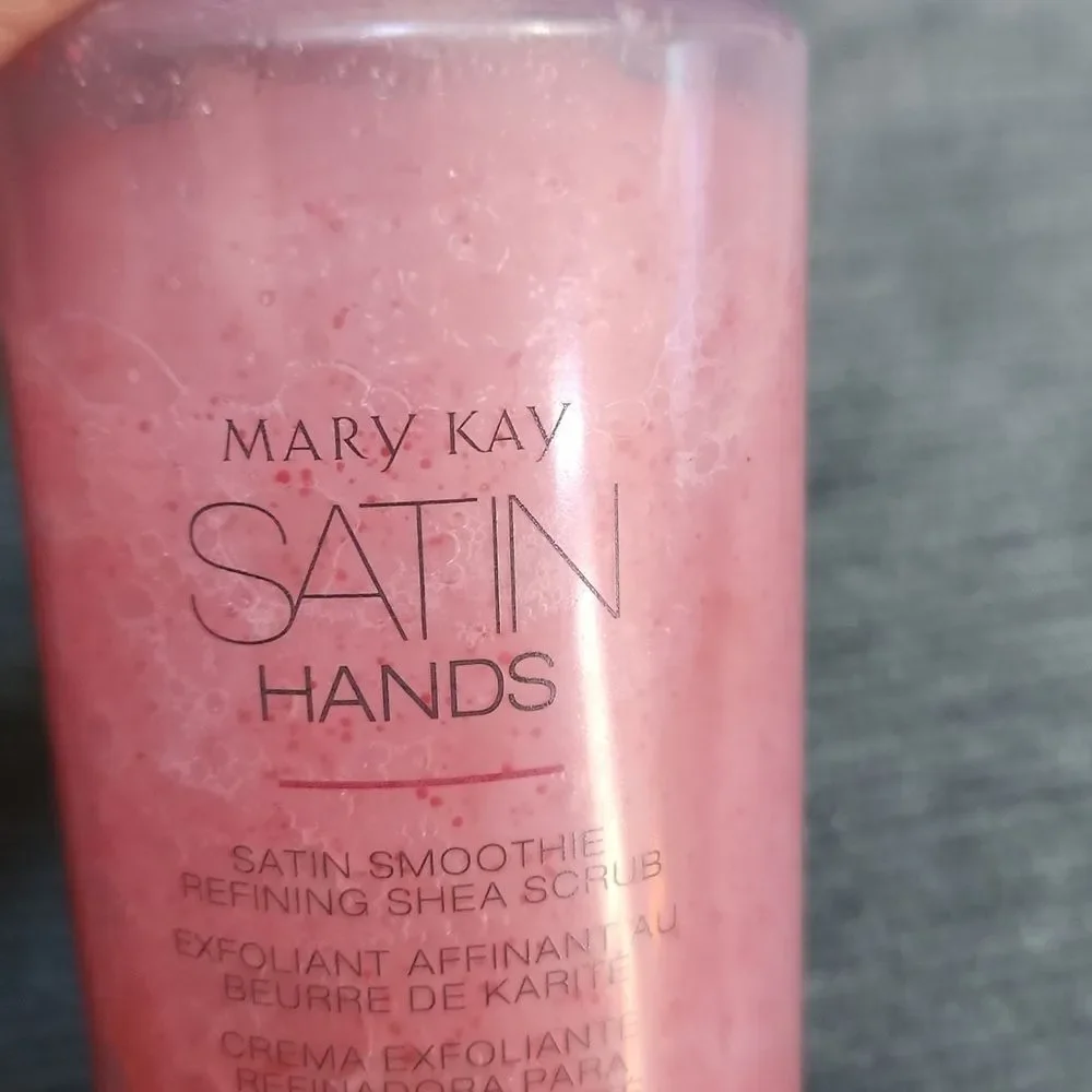 Mary Kay Satin Hands Satin Smoothie Shea Scrub in 